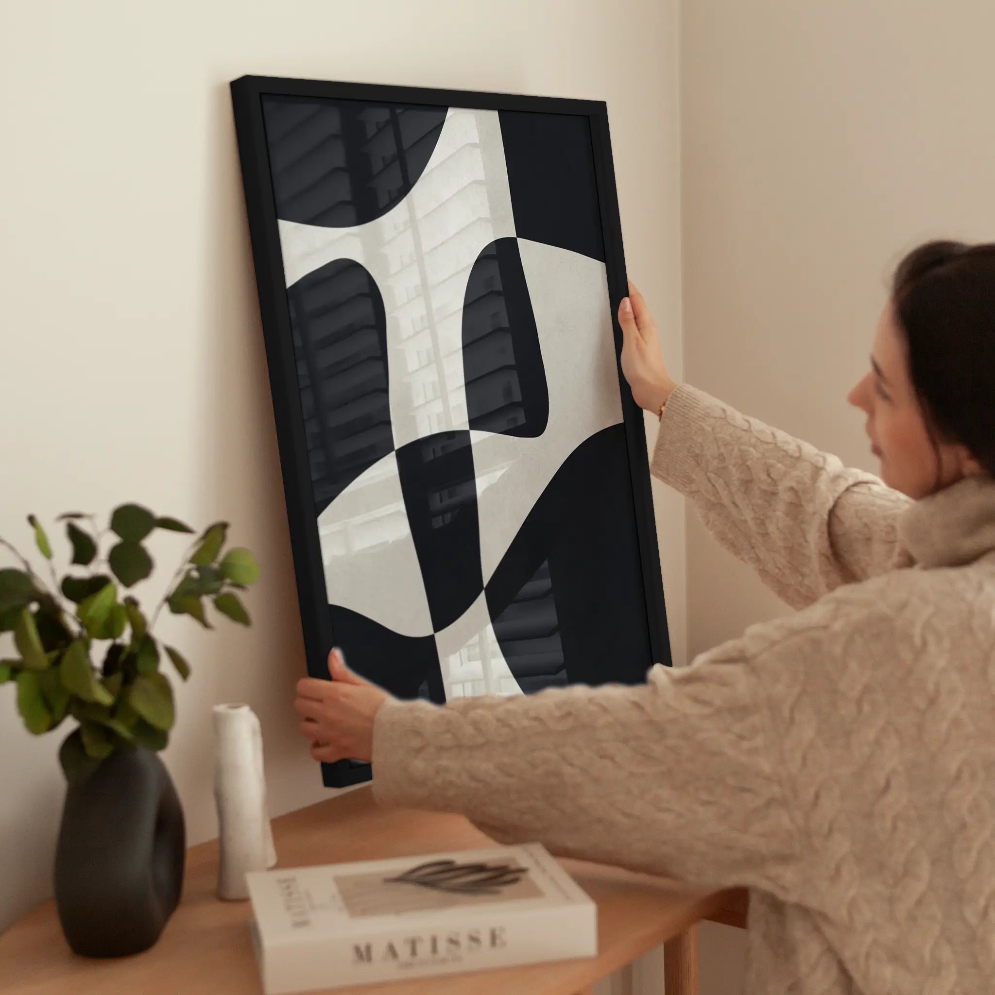 Abstract Curves wird aufgehängt