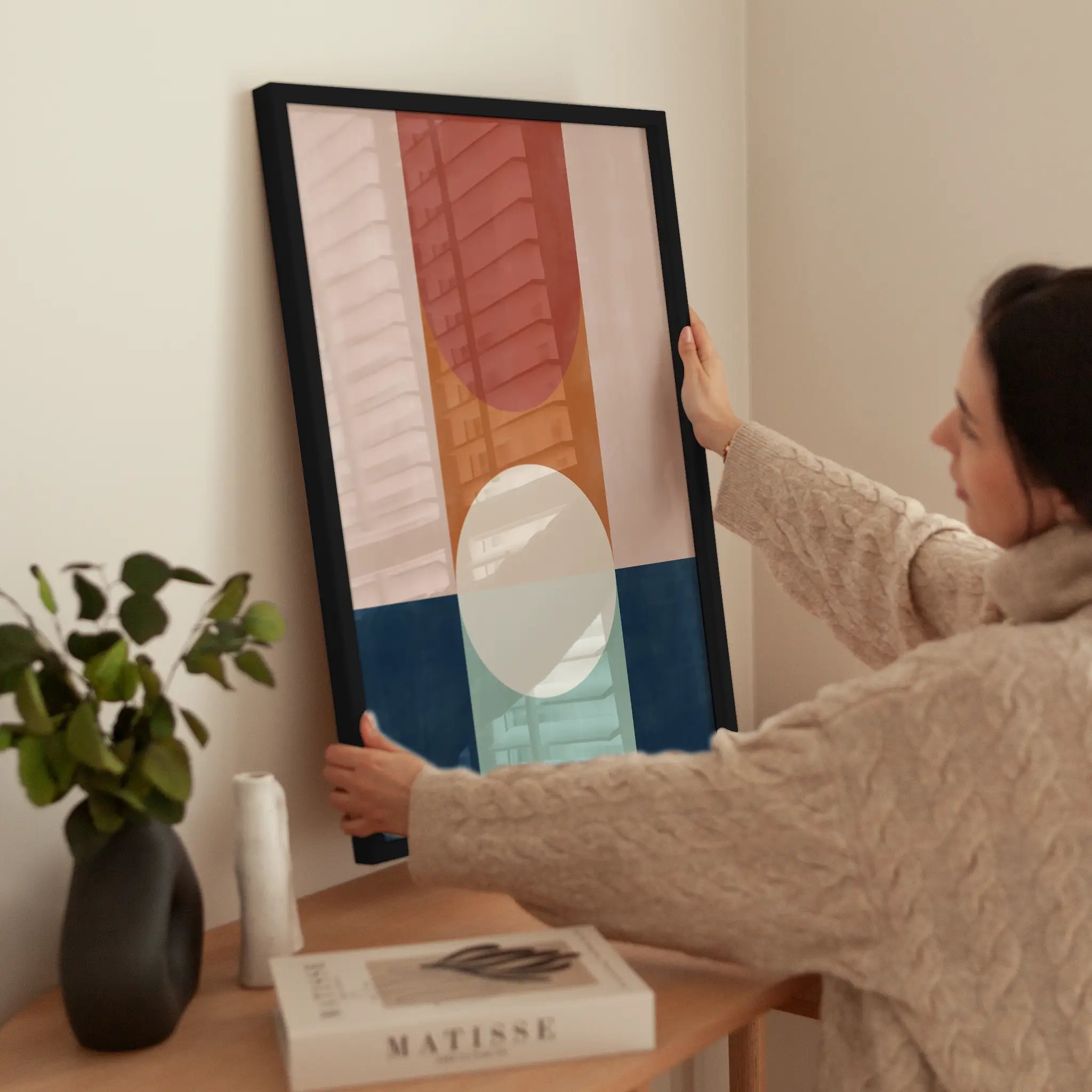 Abstract Design With Geometric Shapes wird aufgehängt