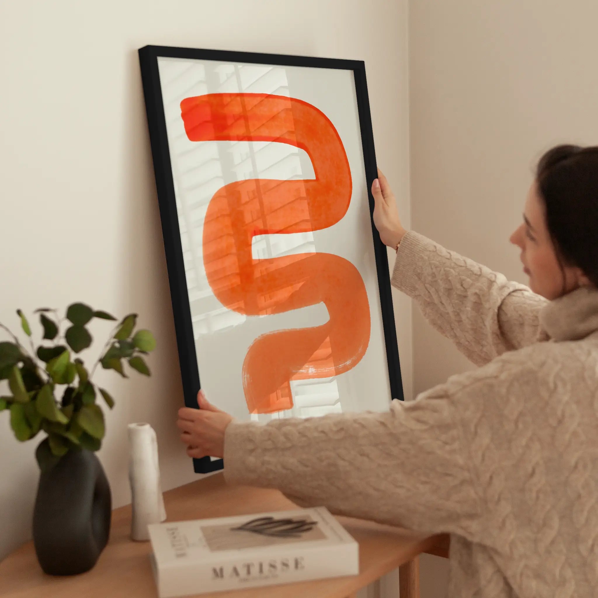 Abstract Orange Line wird aufgehängt