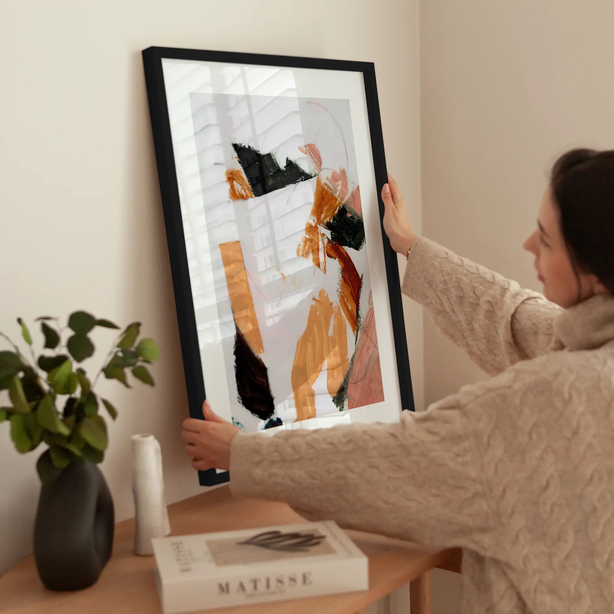 Abstract Painting wird aufgehängt