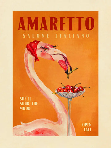 Flamingo mit rotem Lippenstift hält Cocktail mit Kirschen auf orangefarbenem Hintergrund, Text "Amaretto Salone Italiano".