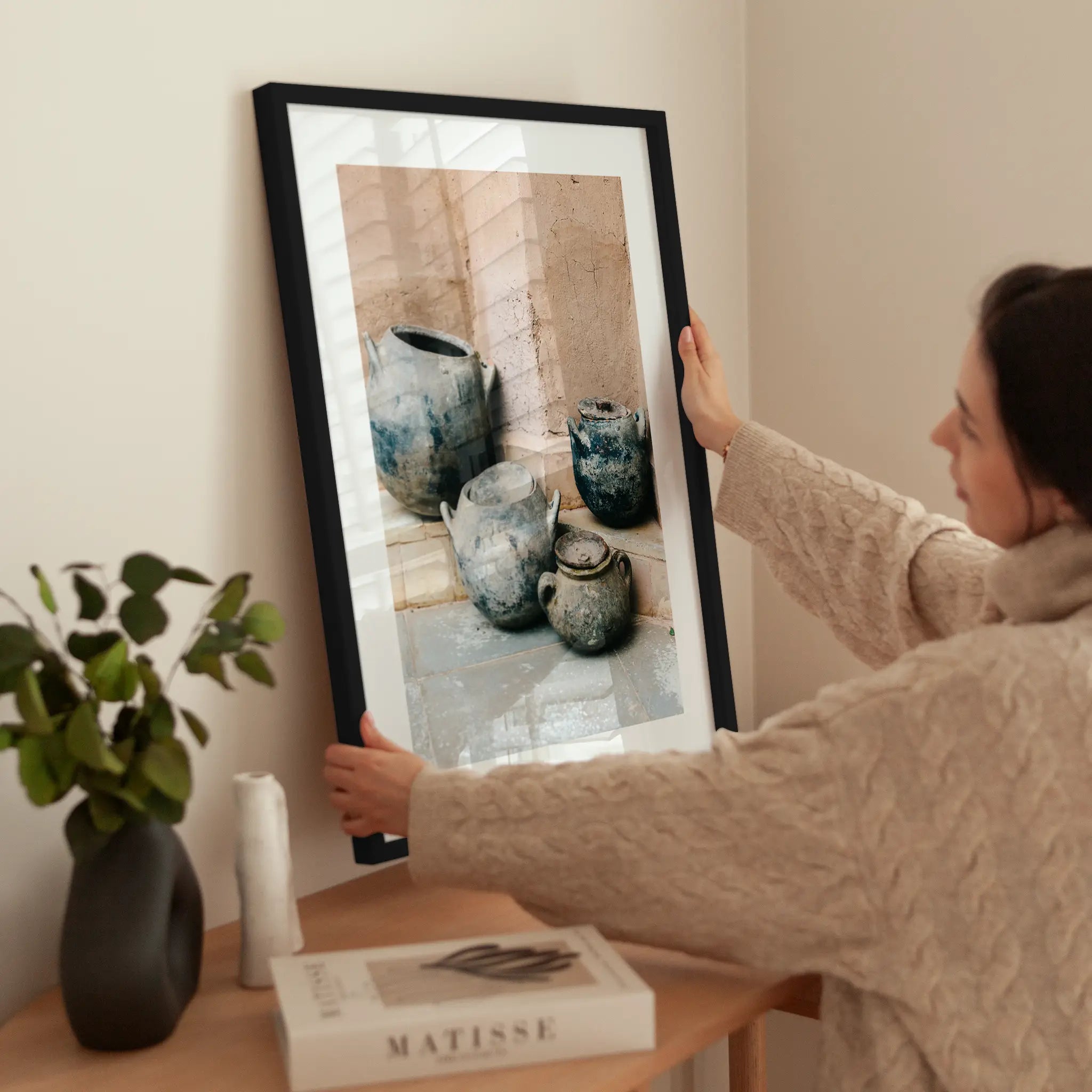 Antique Clay Pots wird aufgehängt