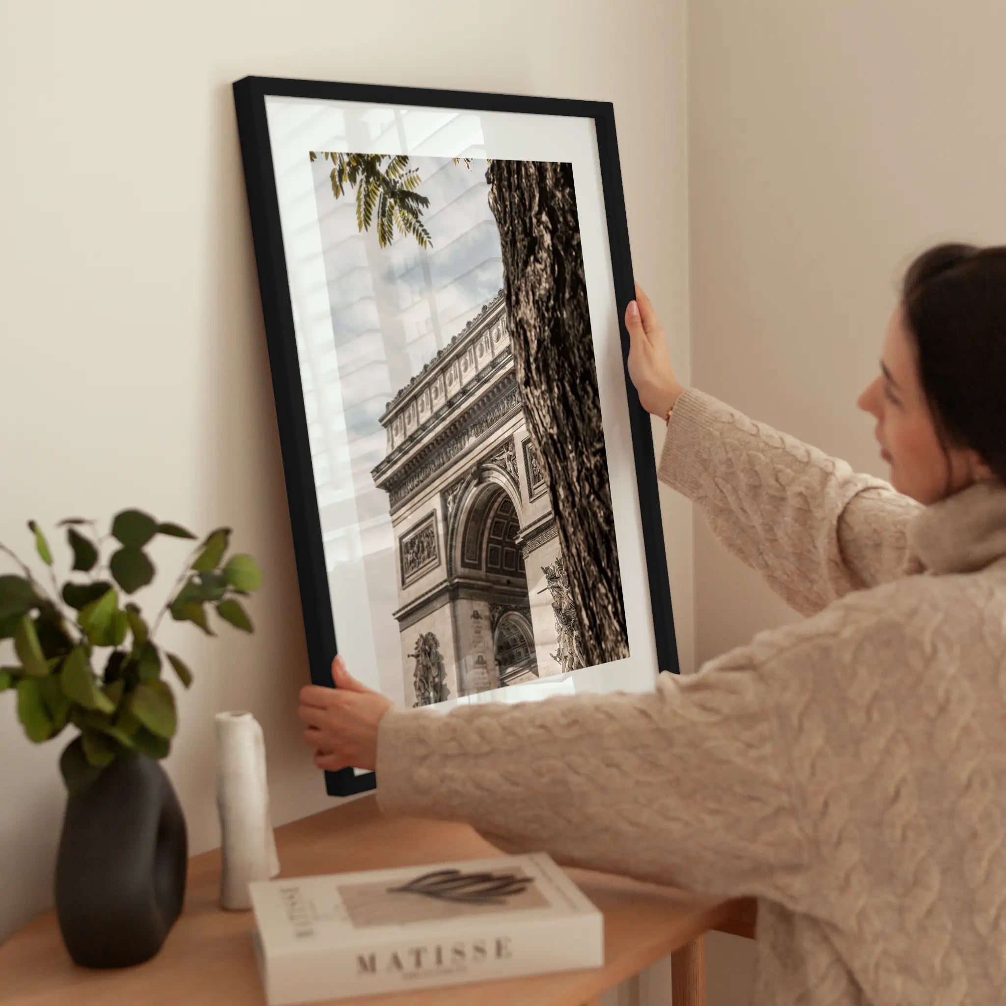 Arc de Triomphe wird aufgehängt