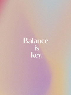 Poster mit dem Text "Balance is key" vor einem pastellfarbenen Hintergrund.