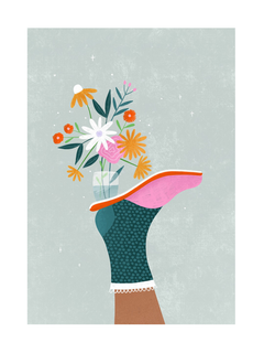 Illustration eines Fußes in einem bunten Socken, der einen Blumenstrauß balanciert, vor blauem Hintergrund.