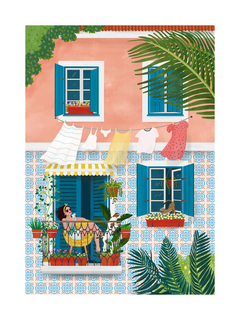 Illustration einer Frau, die sich auf einem Balkon mit Pflanzen und Wäsche entspannt, vor einer rosa Fassade mit blauen Fensterläden.