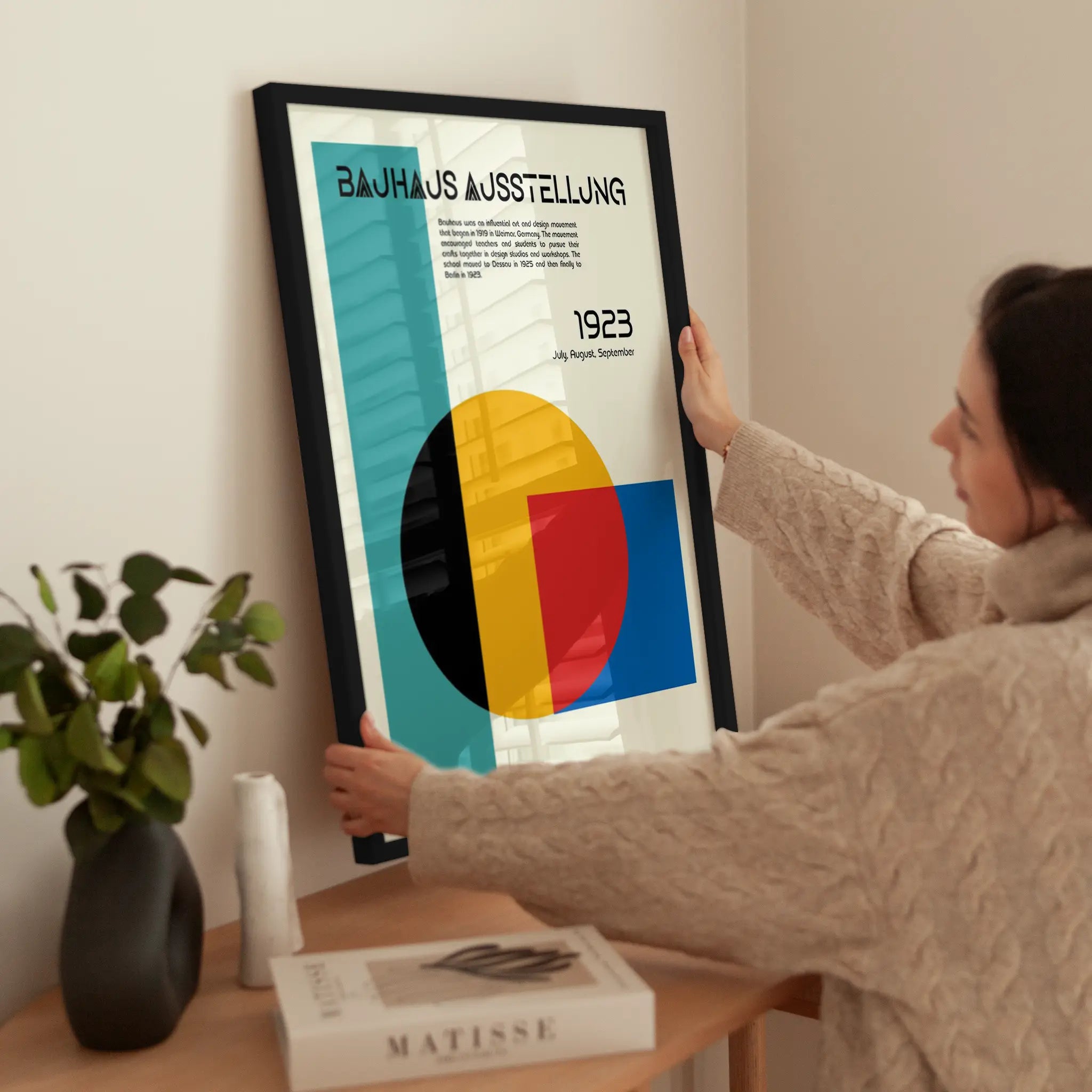 Bauhaus Ausstellung No2 wird aufgehängt