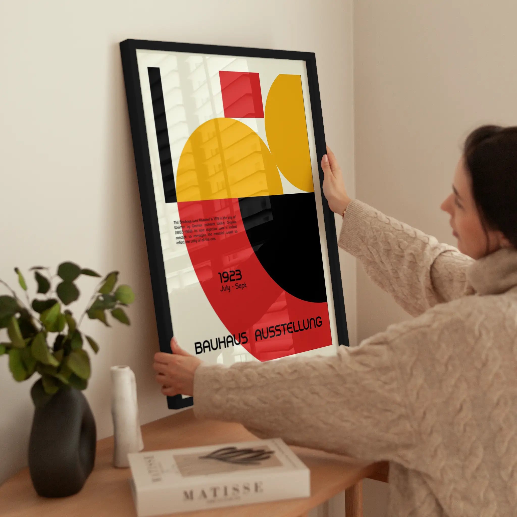 Bauhaus Ausstellung No3 wird aufgehängt