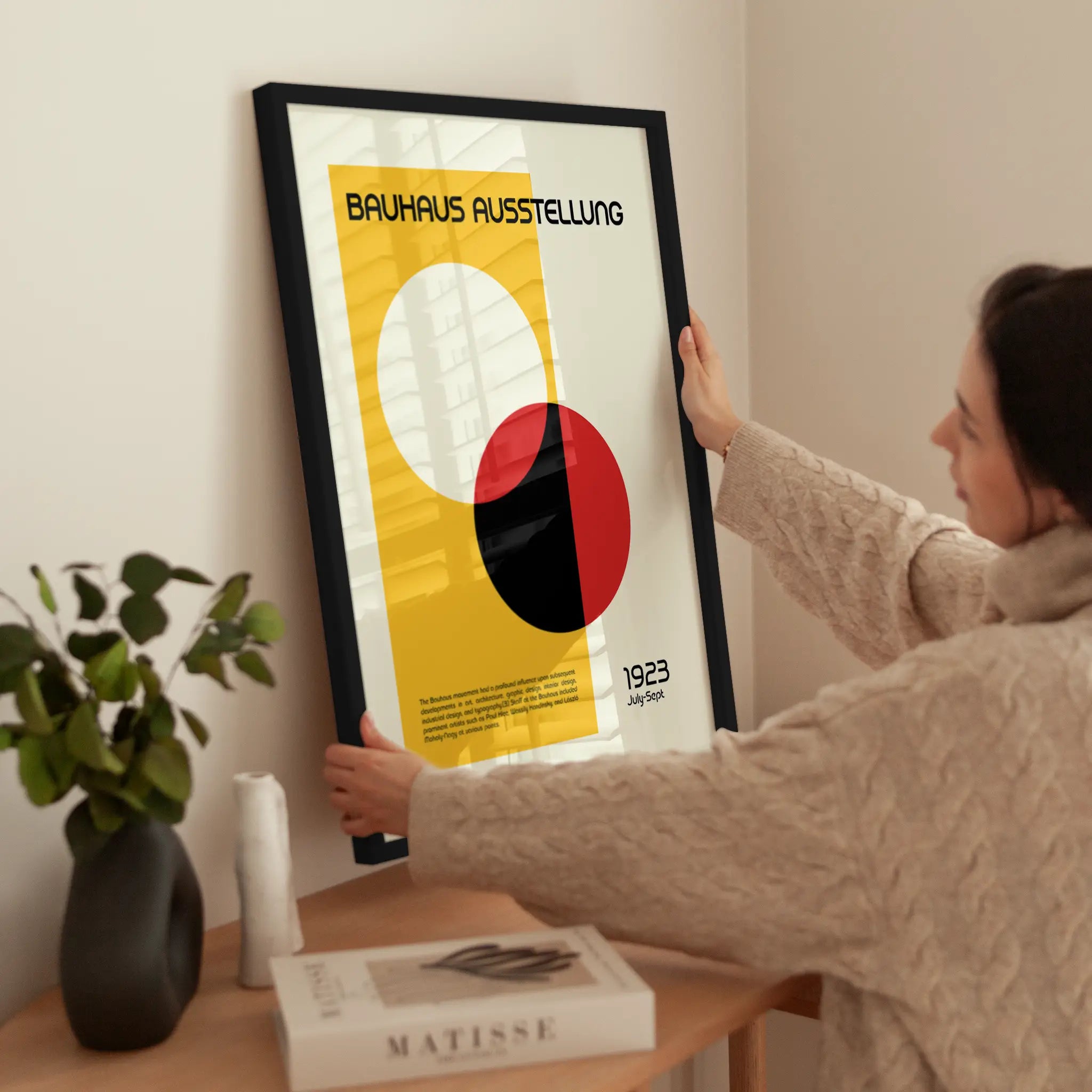 Bauhaus Ausstellung No4 wird aufgehängt