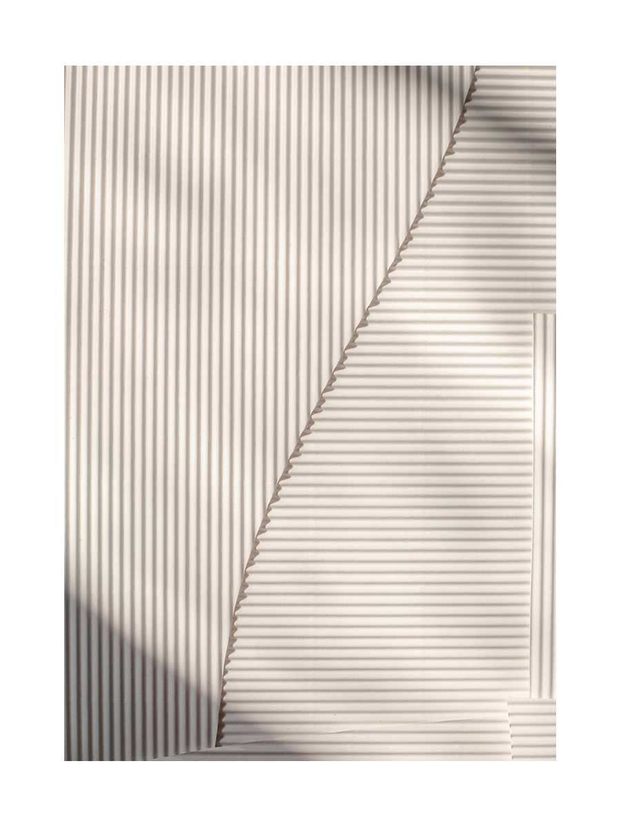 Abstrakte Kunst in Beige mit feinen Linien und geometrischen Formen.