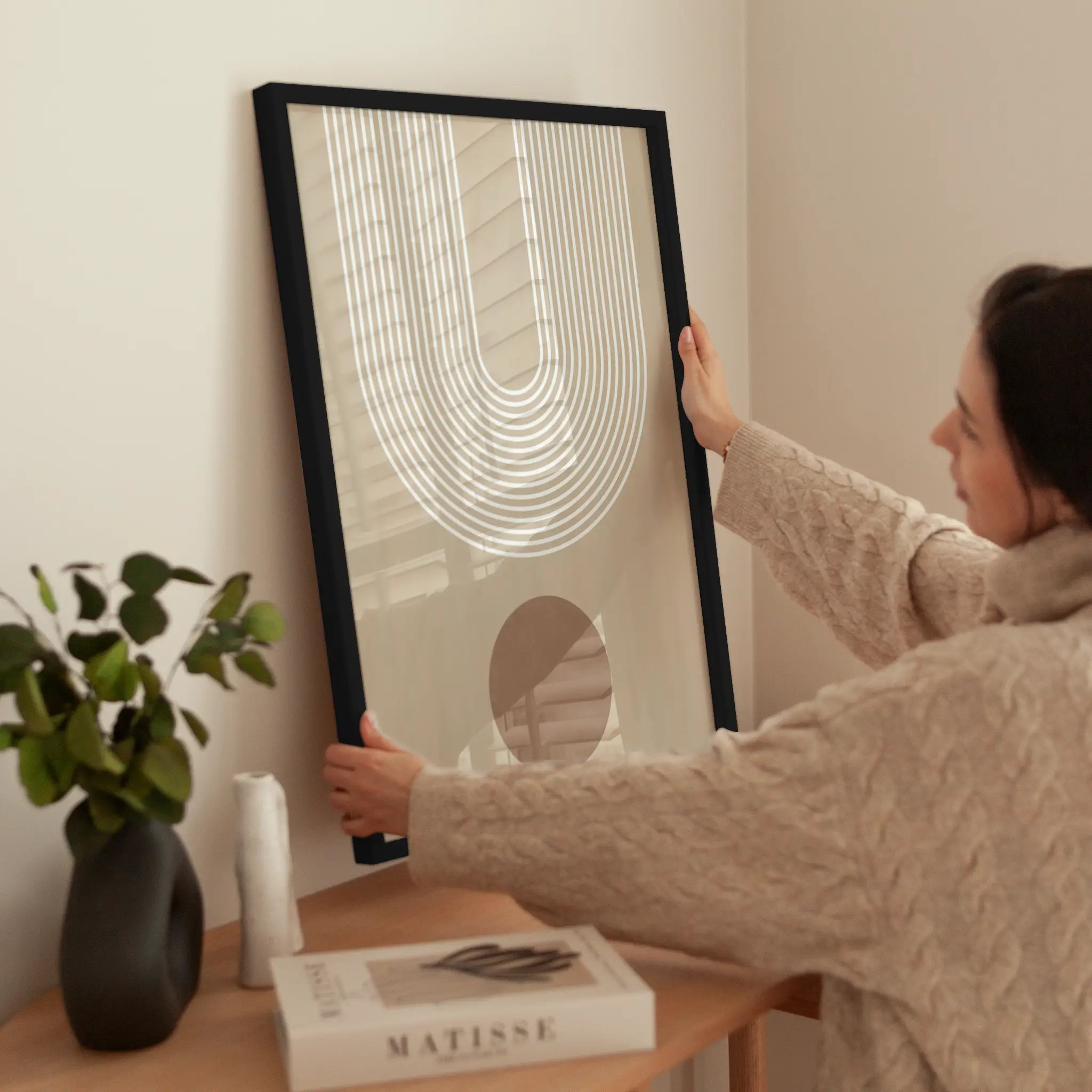 Beige Arc wird aufgehängt