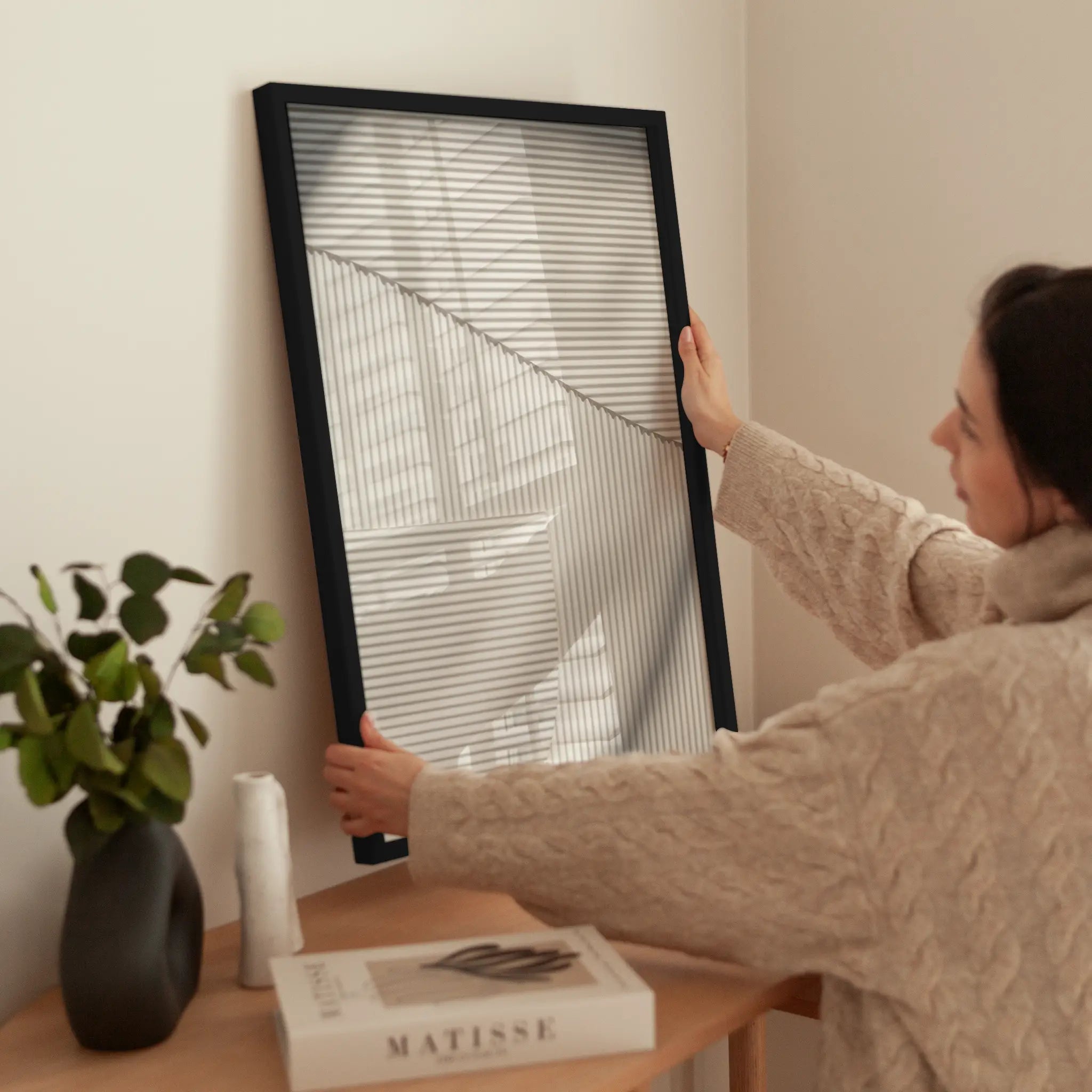 Beige Light wird aufgehängt