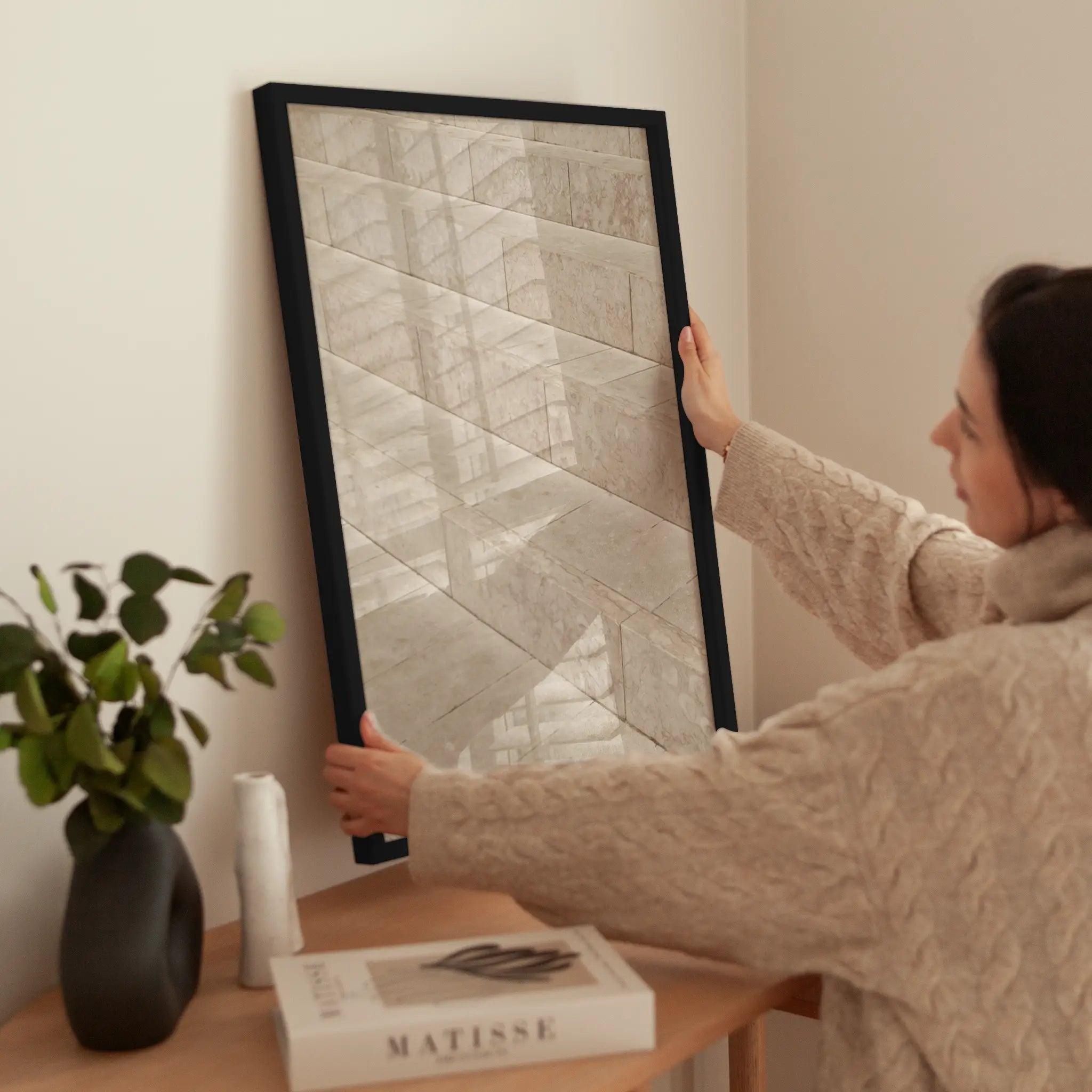 Beige Stairs wird aufgehängt