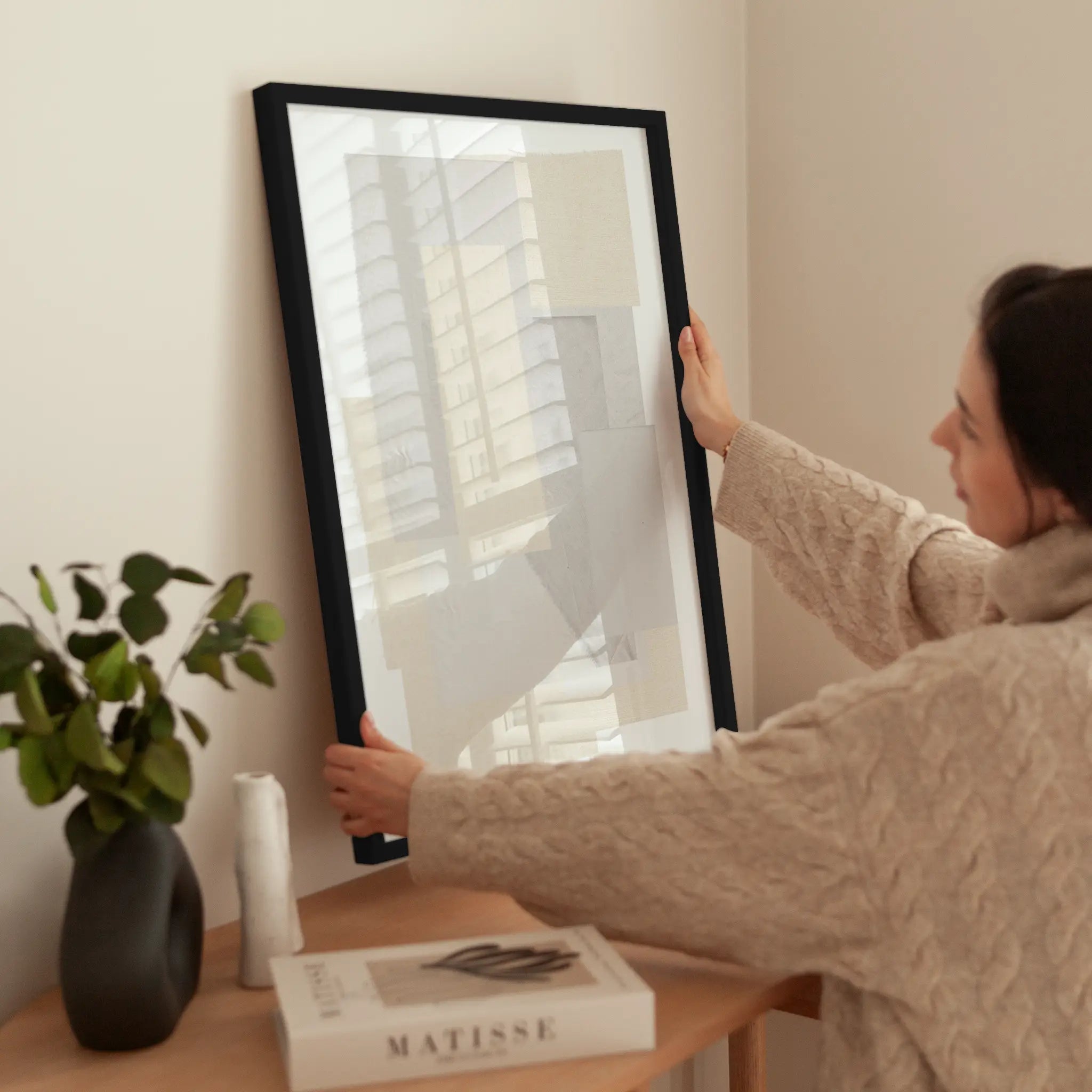 Beige Textile wird aufgehängt