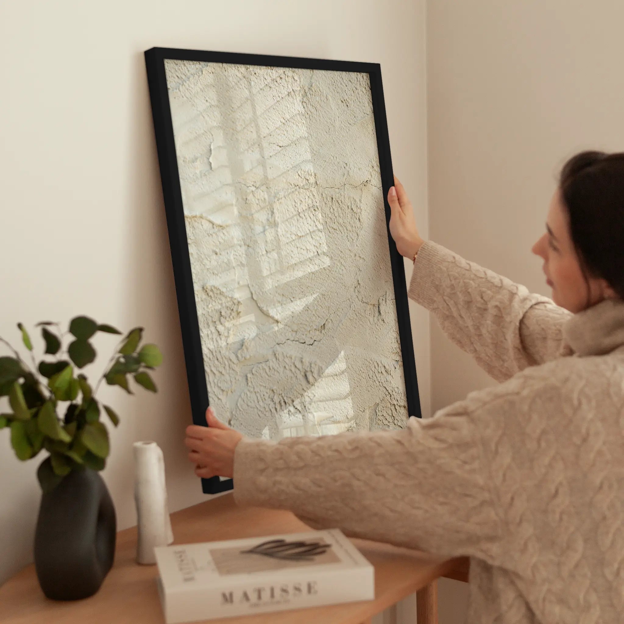 Beige Texture No1 wird aufgehängt