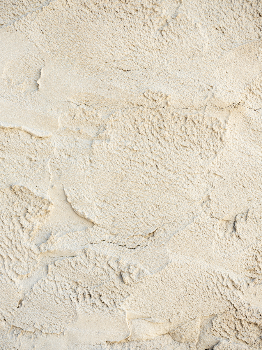 Beigefarbene Wand mit interessanter Struktur.