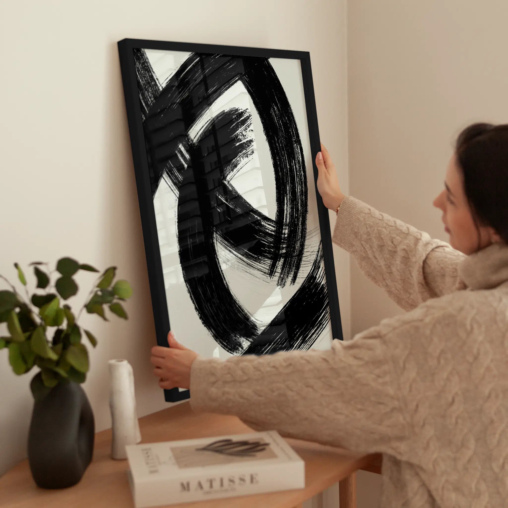 Black Brush Stroke No2 wird aufgehängt