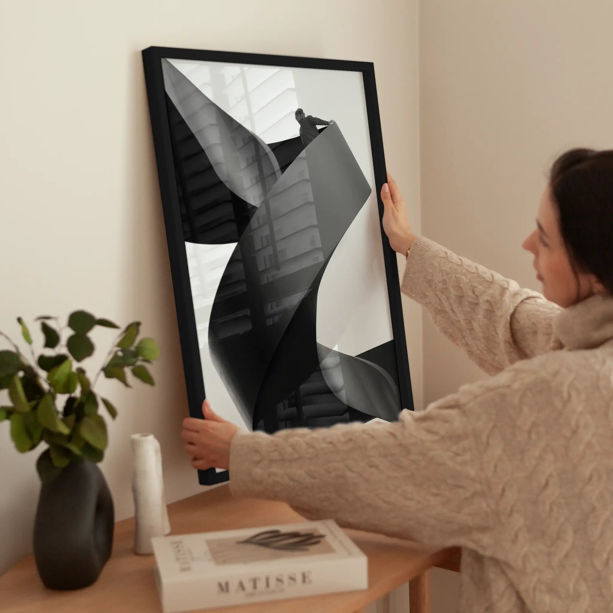 Black Spiral wird aufgehängt