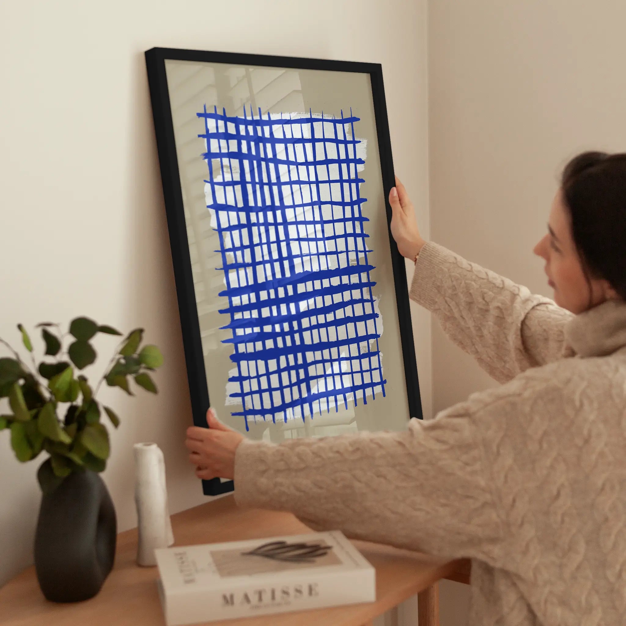 Blue Abstract Square wird aufgehängt