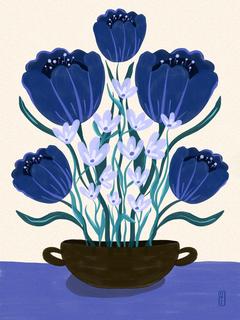 Illustration eines blauen und lila Blumenstraußes in einer dunklen Vase.