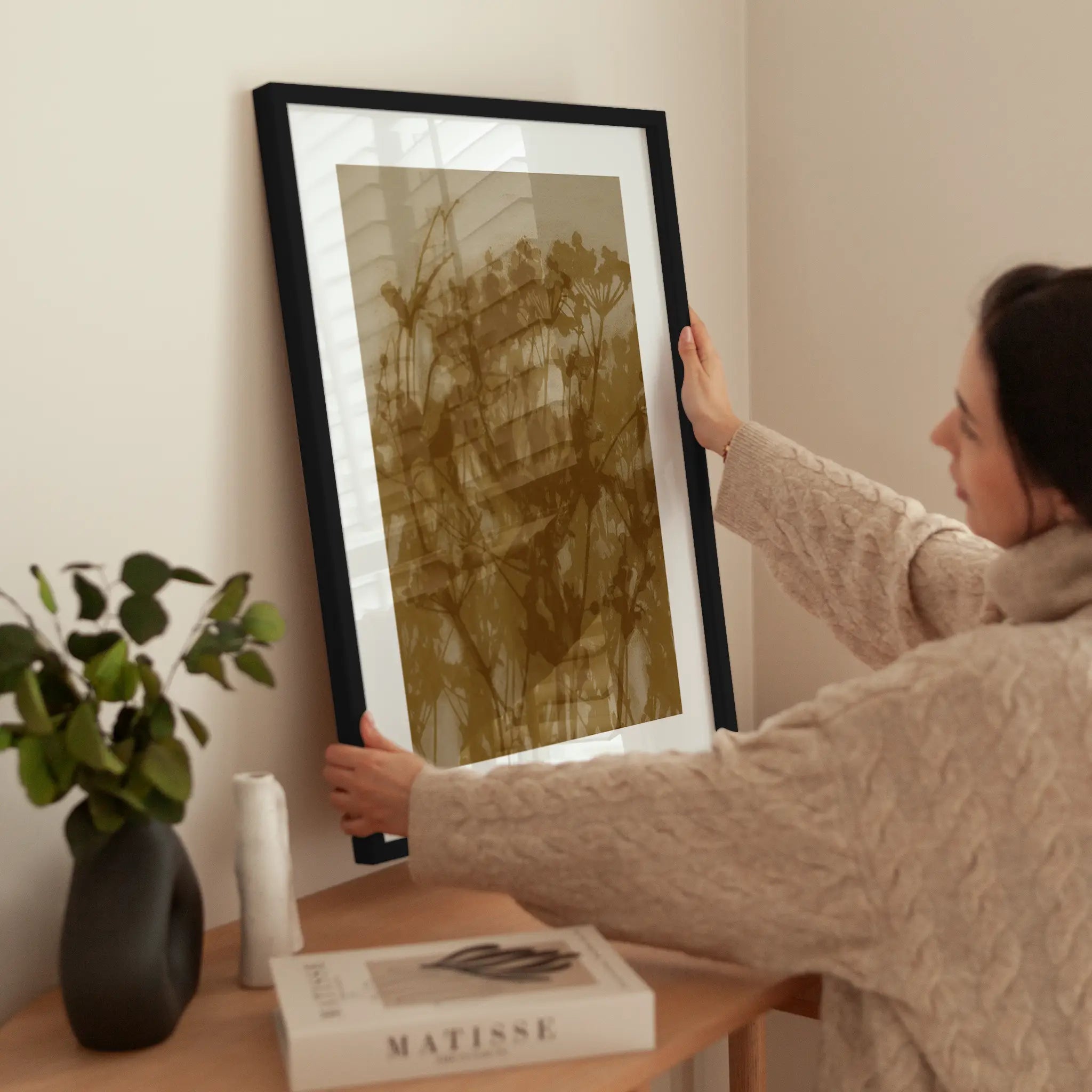 Botanical Silhouette wird aufgehängt