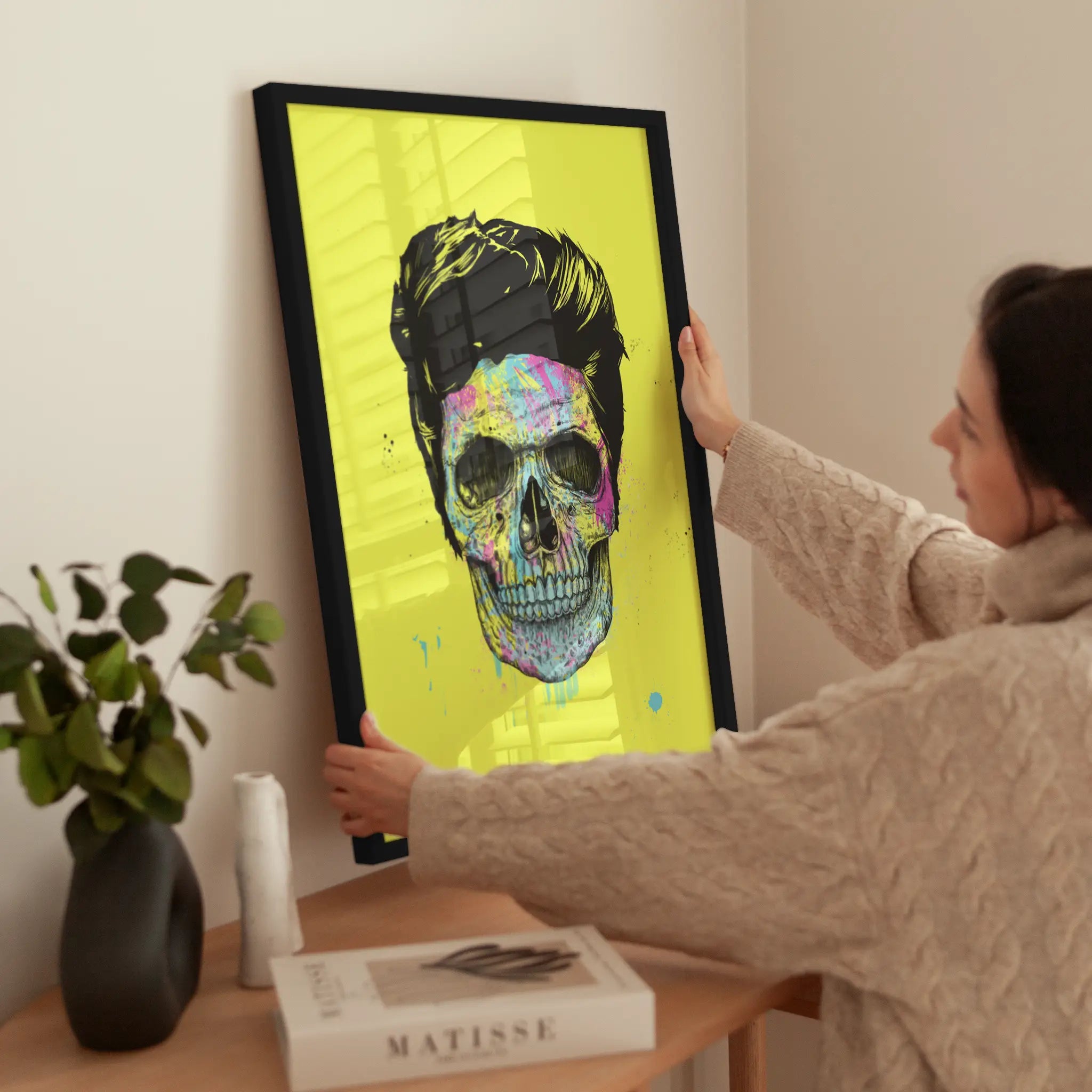 CMYK Skull wird aufgehängt