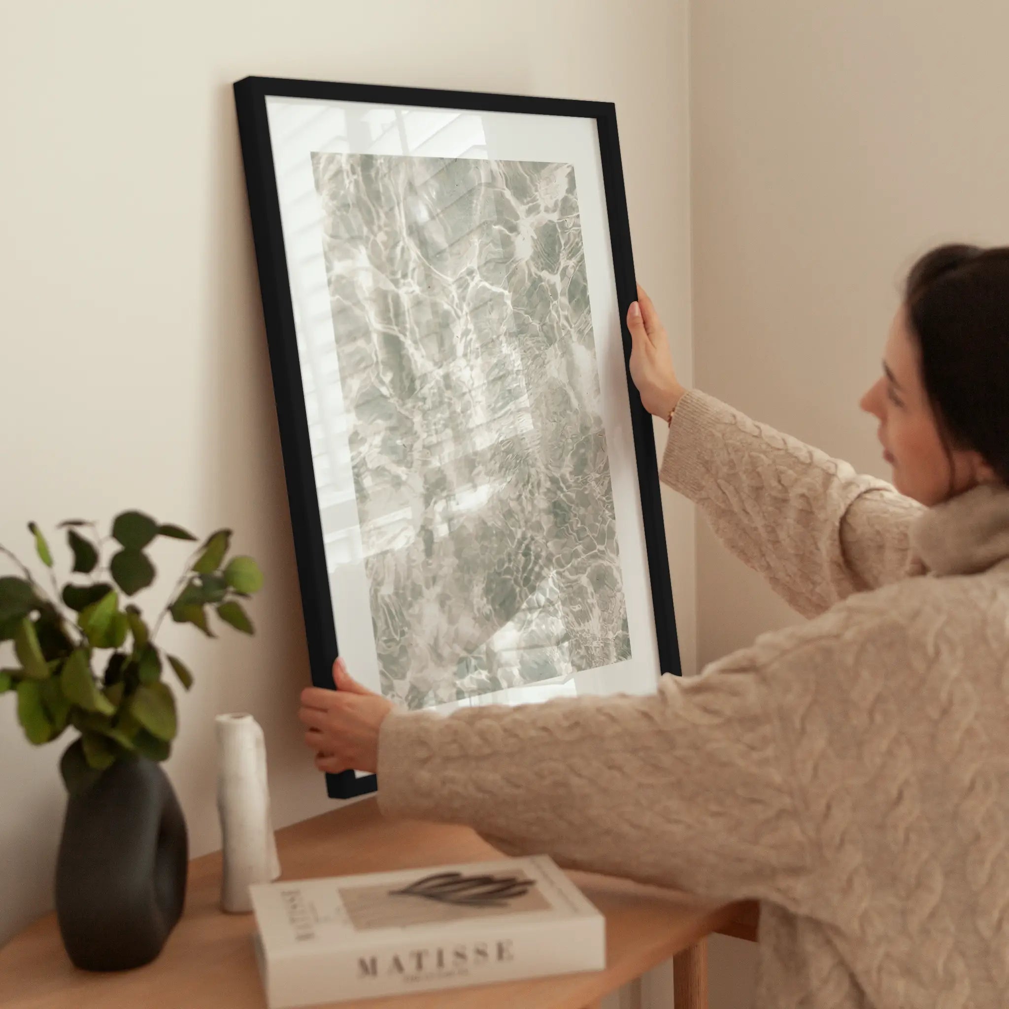 Calm Water wird aufgehängt