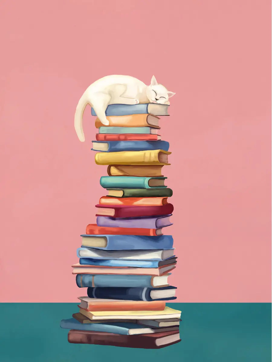 Illustration einer weißen Katze, die auf einem Stapel Bücher schläft, mit rosa Hintergrund und grünem Tisch.