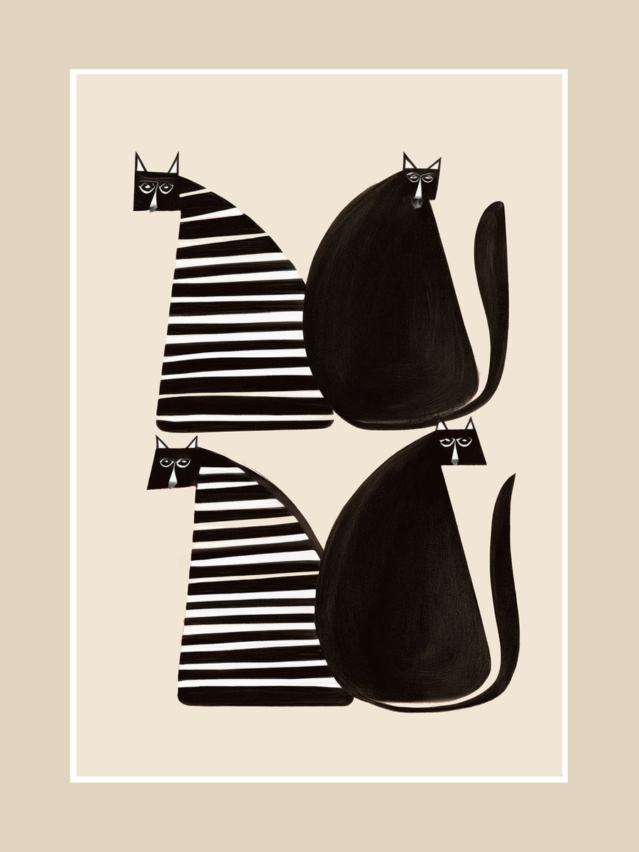 Schwarze Katzen mit Streifenmuster auf beigem Hintergrund.