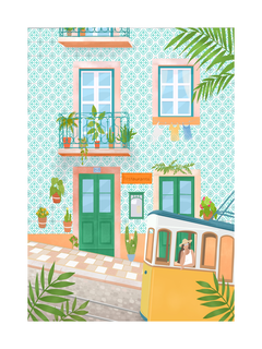 Illustration einer Stadtszene mit gelber Straßenbahn und einem Gebäude mit grünen Türen und Pflanzen.