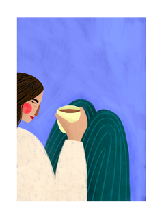 Illustration einer Frau mit braunen Haaren und roten Lippen, die eine gelbe Tasse hält, vor einem lila Hintergrund.