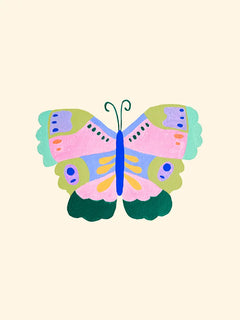Ein bunt gemalter abstrakter Schmetterling in Rosa Grün und Blau auf beigem Grund.