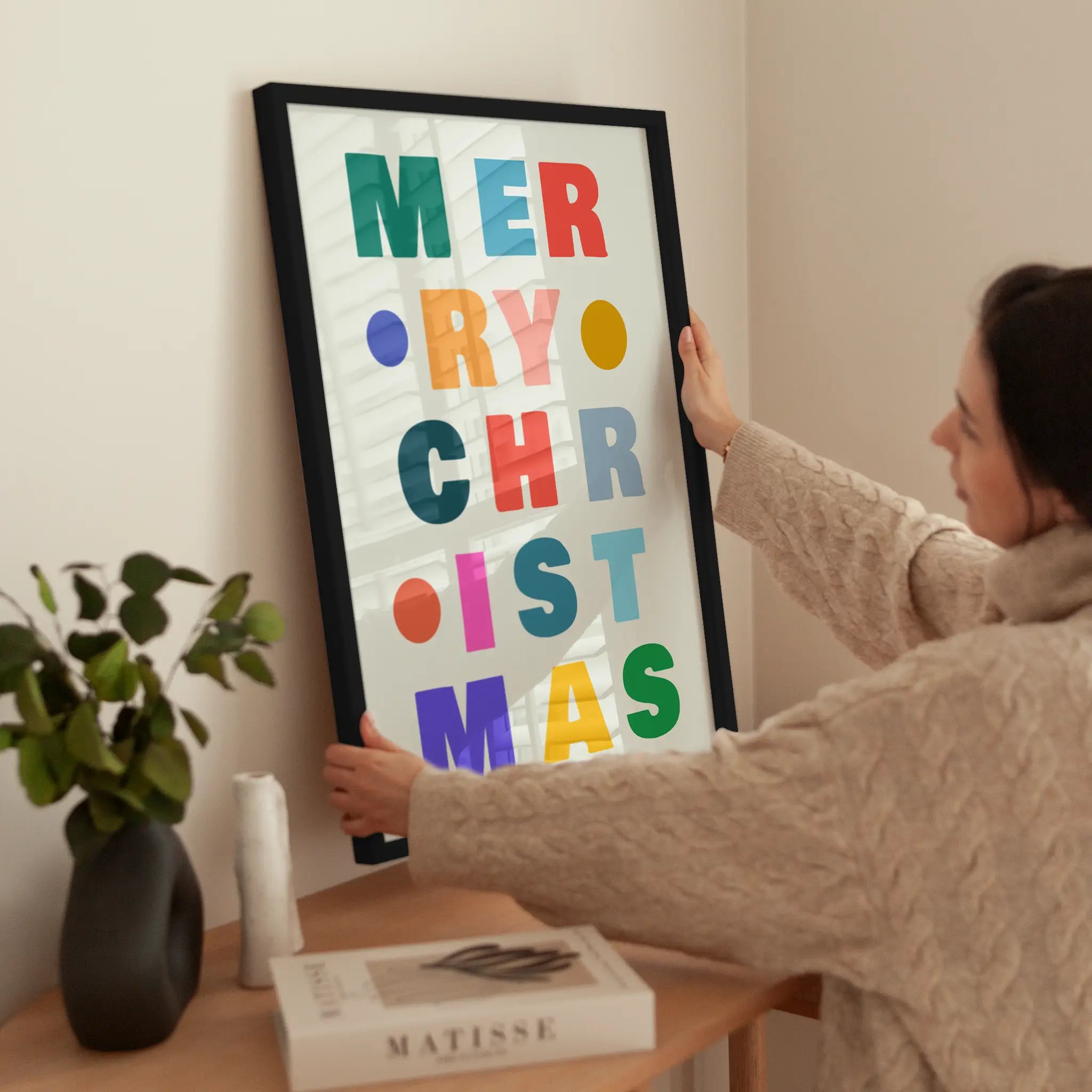 Colorful Merry Christmas wird aufgehängt