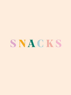 Poster mit dem Wort "Snacks" in bunten Buchstaben auf beigem Hintergrund.