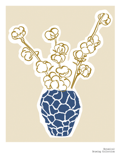 Illustration eines Straußes aus Baumwollblumen in einer blau-weiß gemusterten Vase vor einem beigen Hintergrund.