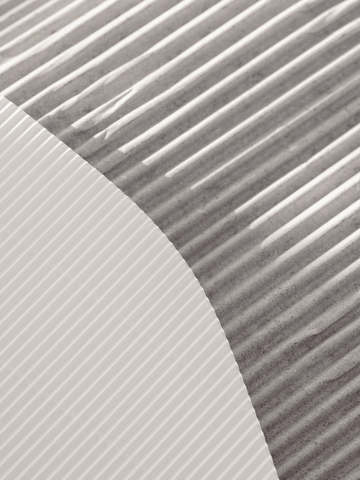 Ein Poster mit geschwungenen, gestreiften Strukturen und Lichtspiel.