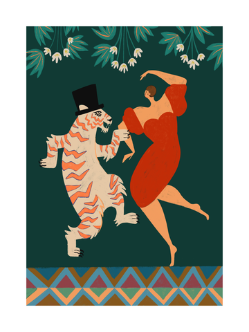 Eine Frau in einem roten Kleid tanzt mit einem Tiger in einem Frack vor einem grünen Hintergrund mit weißen Blumen und geometrischem Muster.