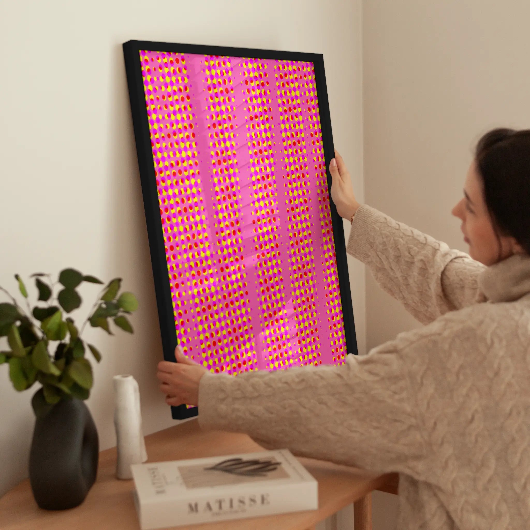 Dots on Pink wird aufgehängt