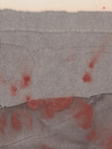 Abstraktes Poster mit grauen und roten Farbtönen.