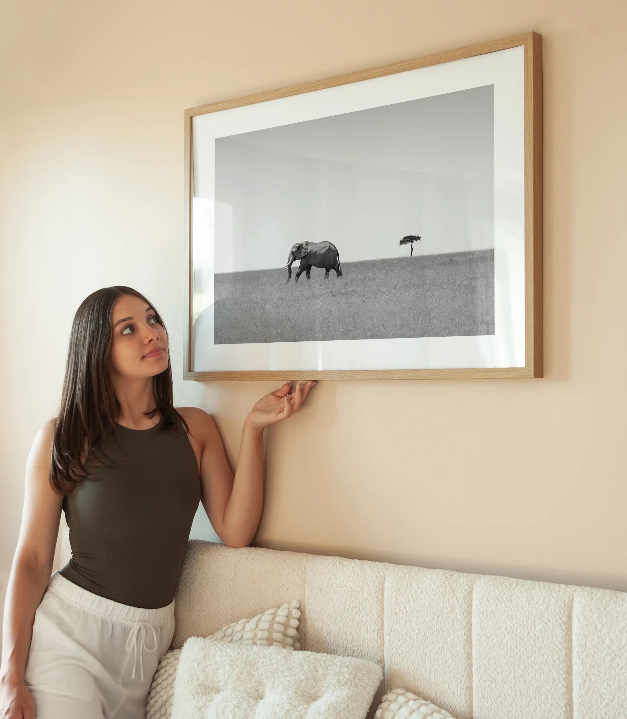 Elephant in the Savannah wird aufgehängt