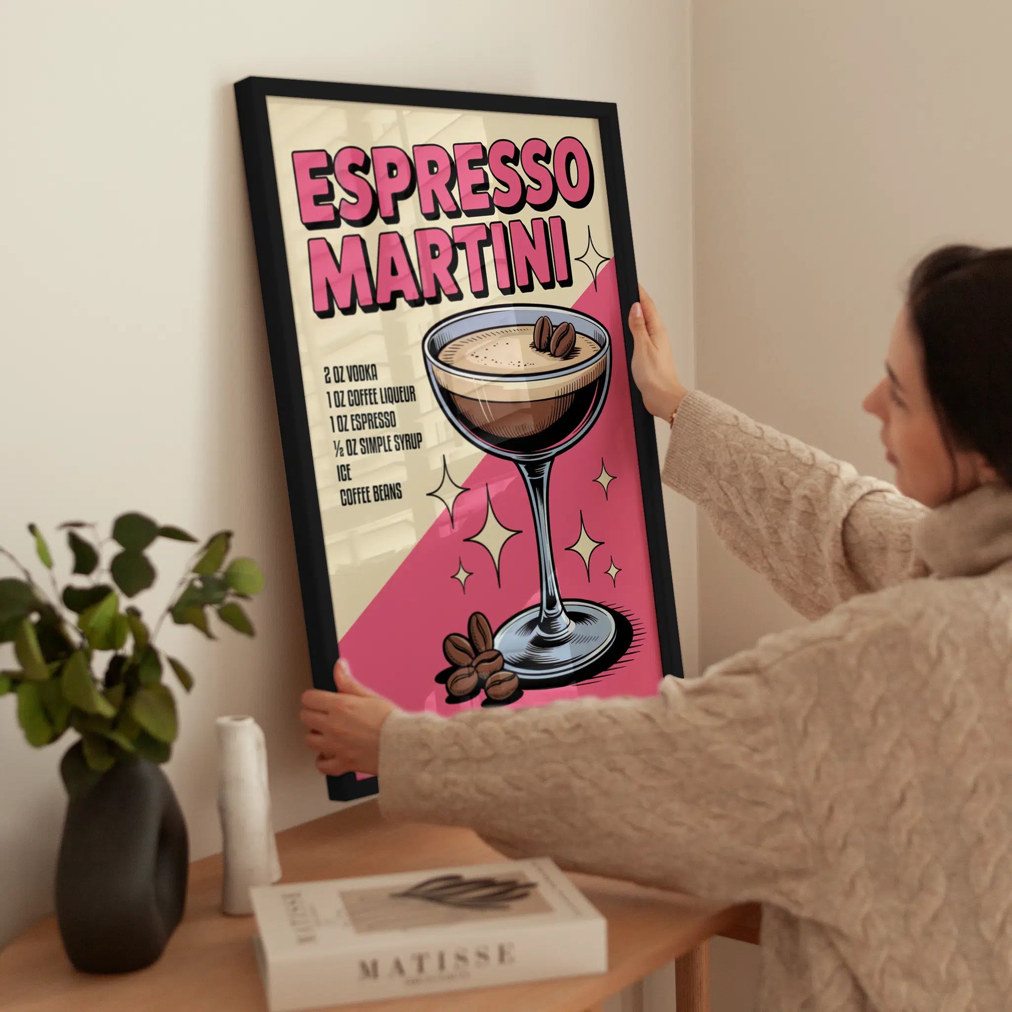 Espresso Martini Pop Art wird aufgehängt