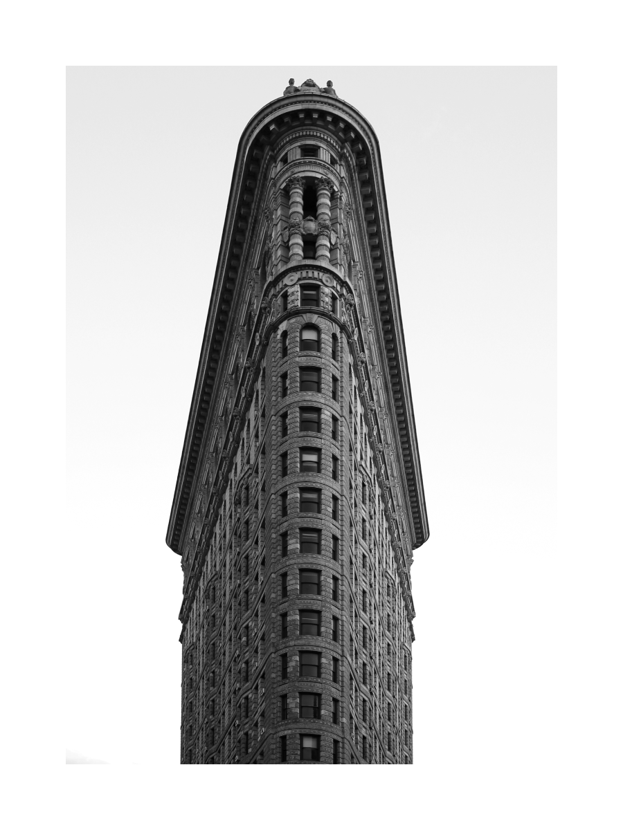 Schwarz-weiß-Fotografie des Flatiron Building in New York.