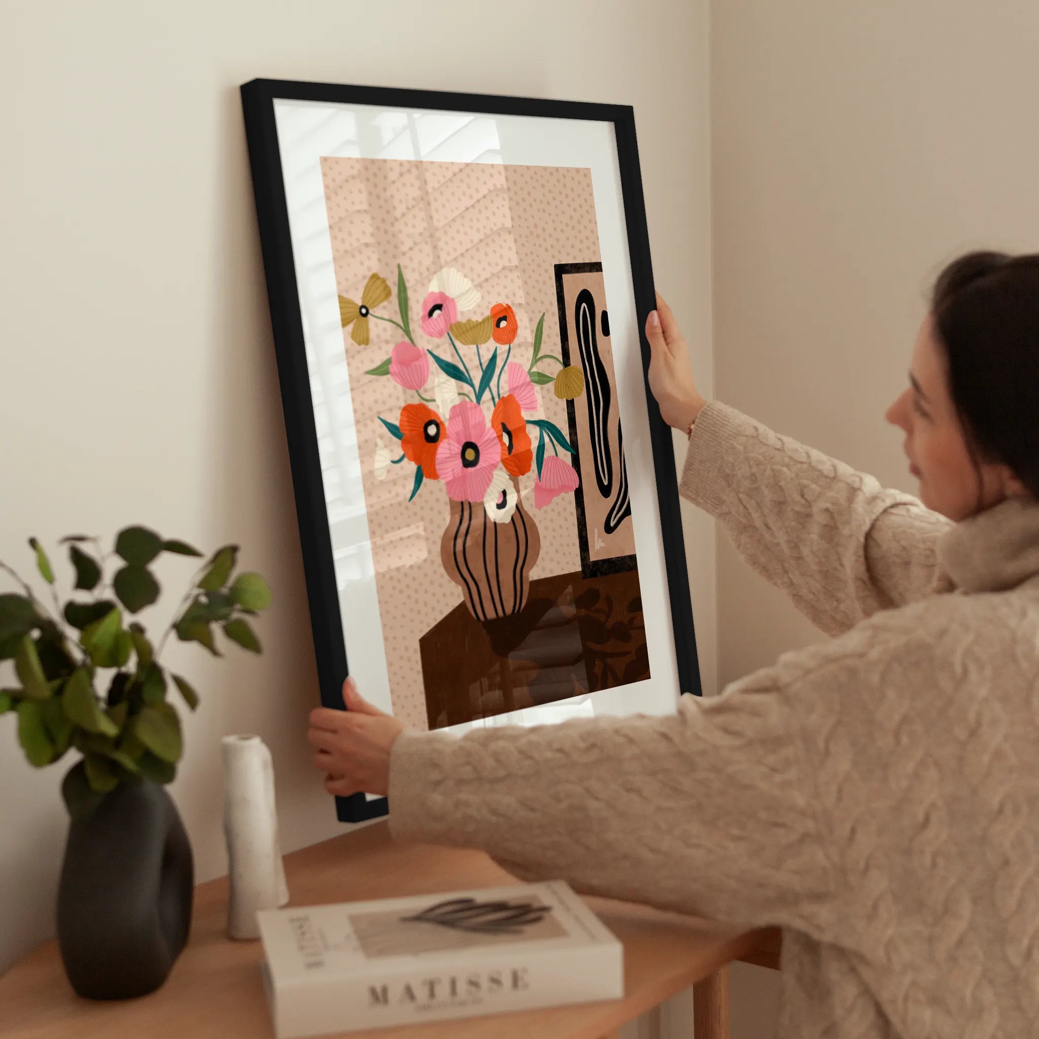 Flowers On Sideboard wird aufgehängt