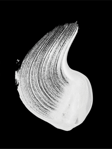 Poster mit einem weißen Pinselstrich auf schwarzem Hintergrund.