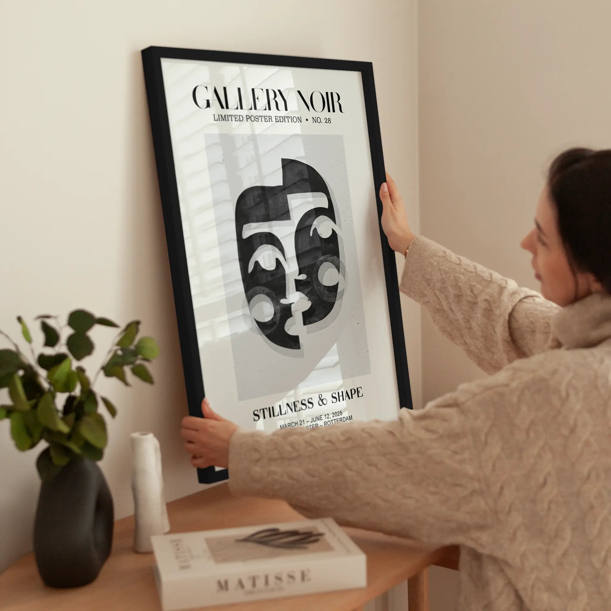 Gallery Noir wird aufgehängt