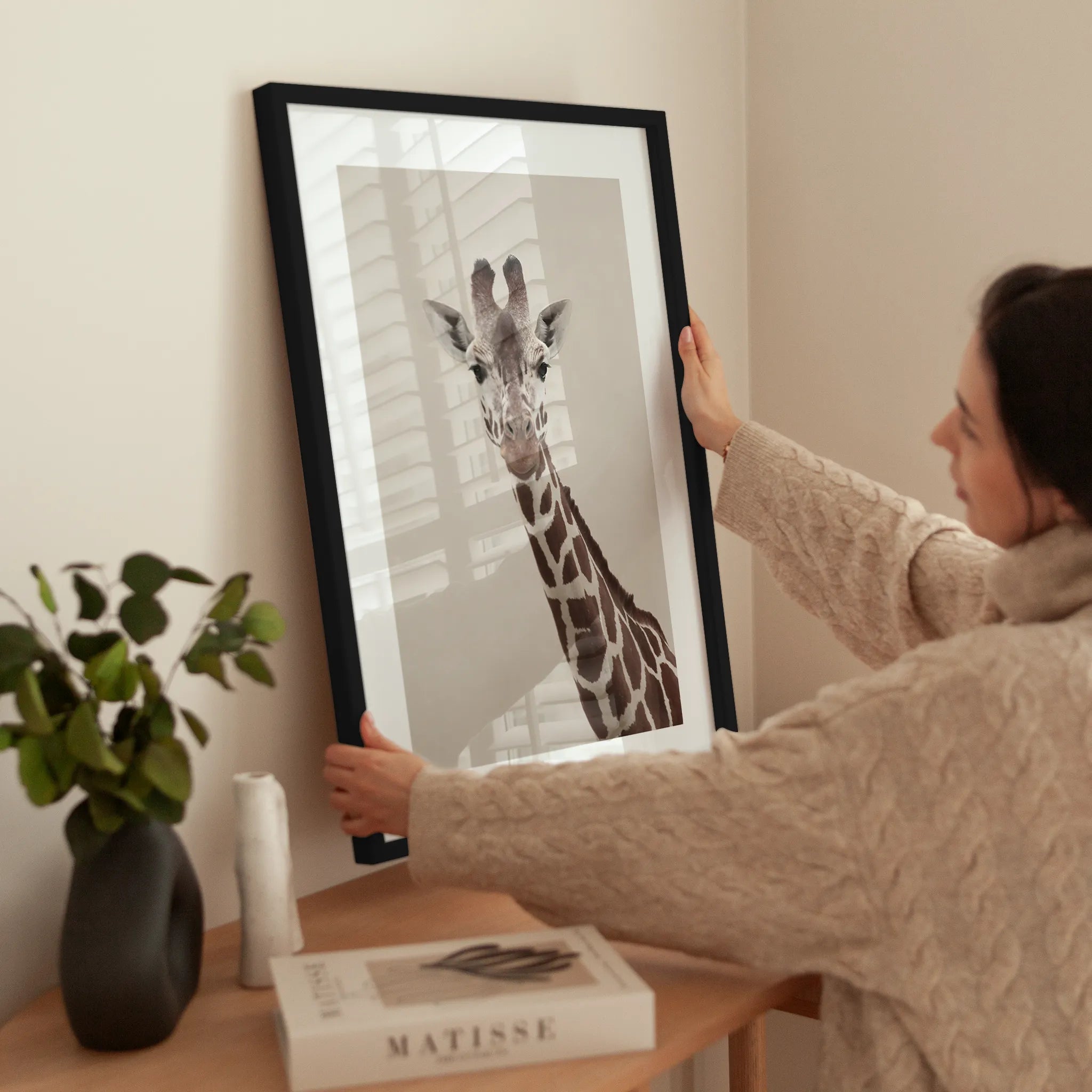 Giraffe Vertical Portrait wird aufgehängt