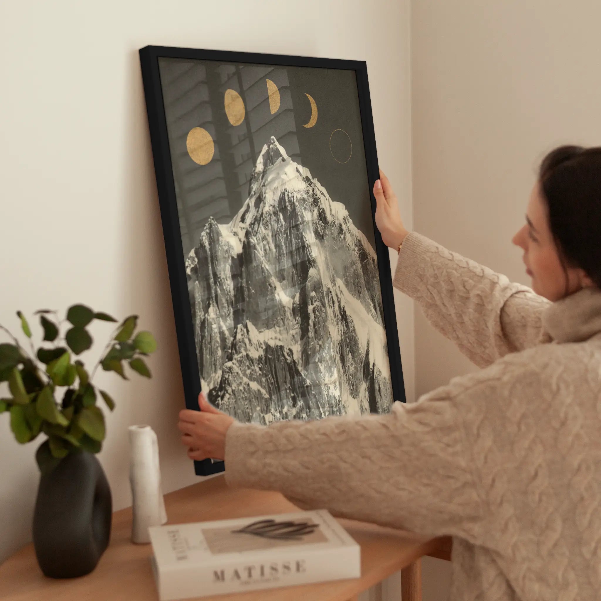 Gold Moon Phases wird aufgehängt