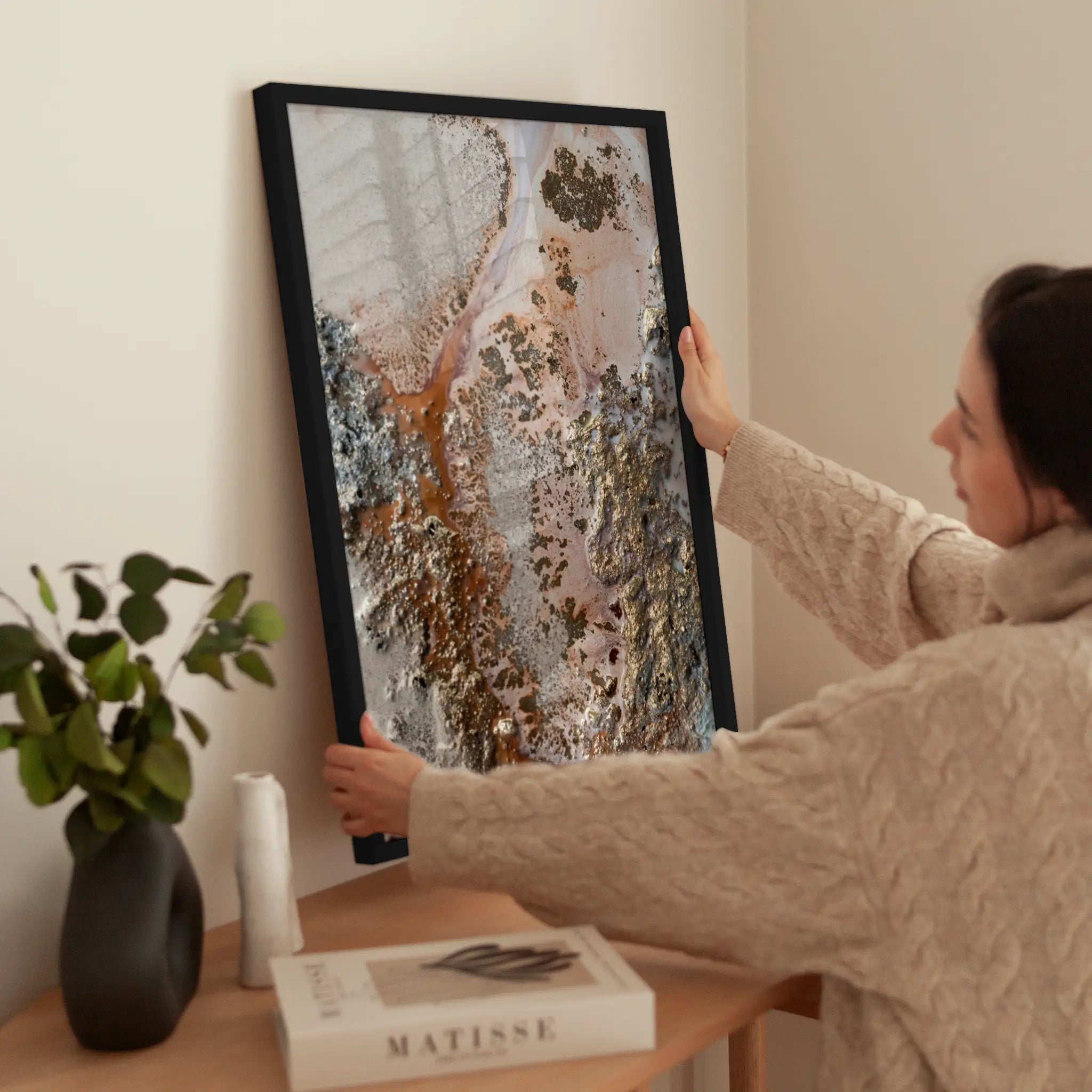 Golden Abstraction wird aufgehängt