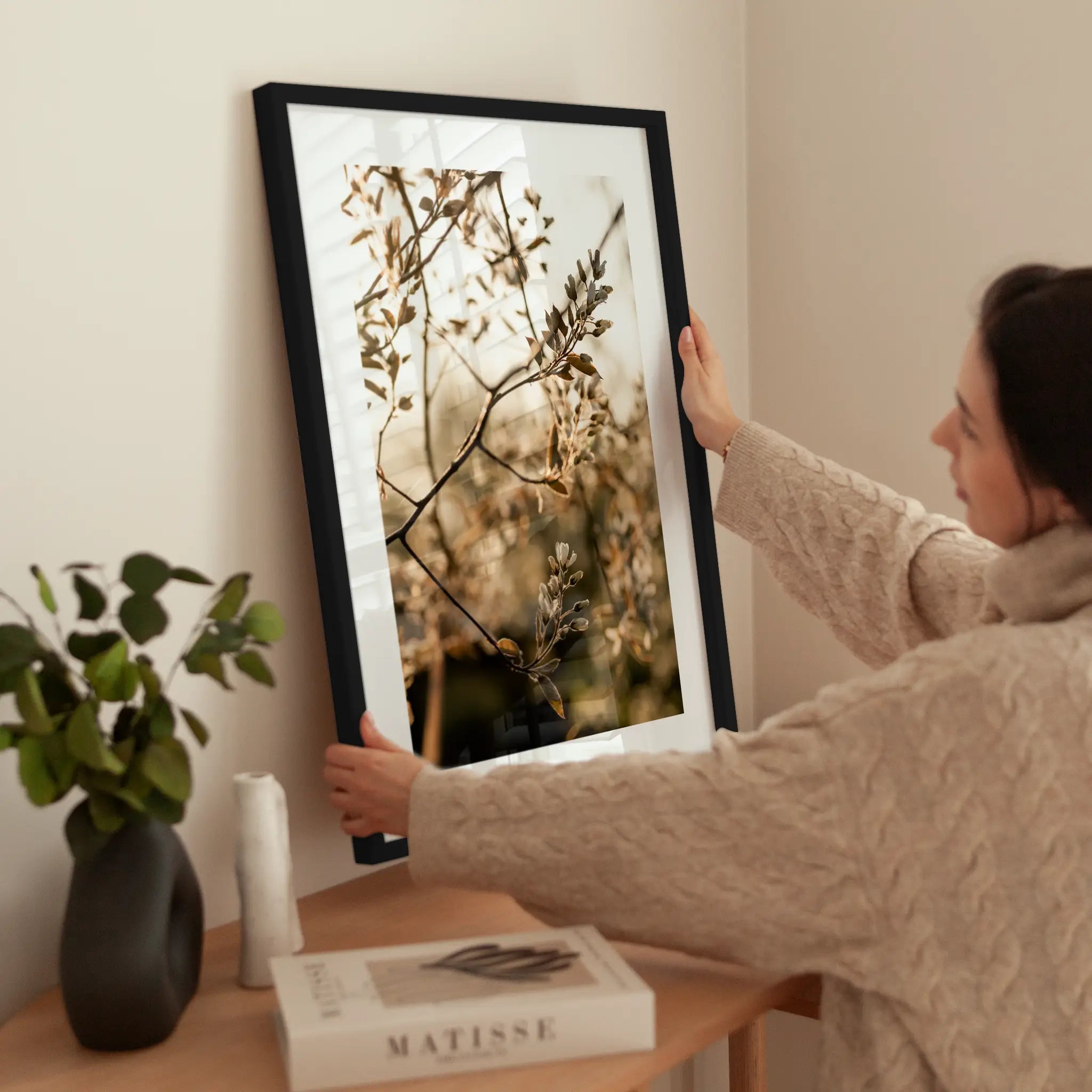 Golden Hour Blossoms wird aufgehängt