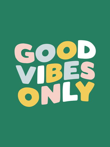 Poster mit dem Text "Good Vibes Only" in bunten Buchstaben auf grünem Hintergrund.